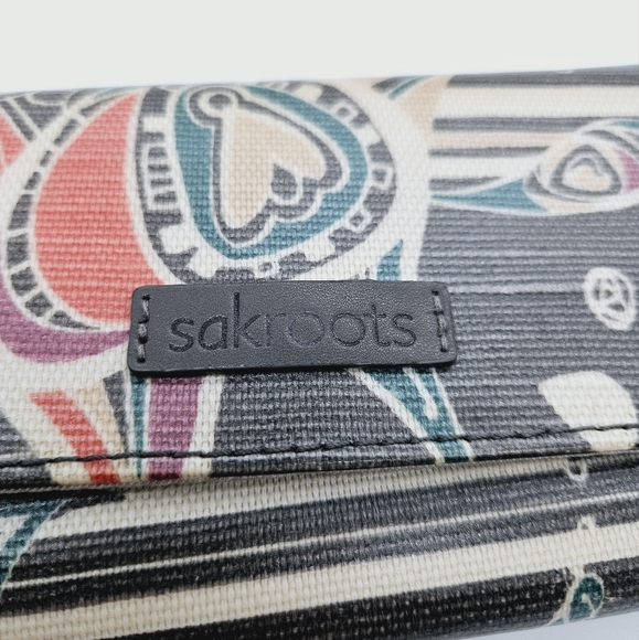 SAKROOTS | Megan snap trifold wallet - Picture 2 of 10